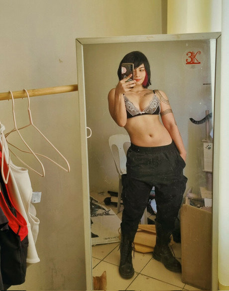Foto di nudo di fuga di OnlyFans di Nyaaati