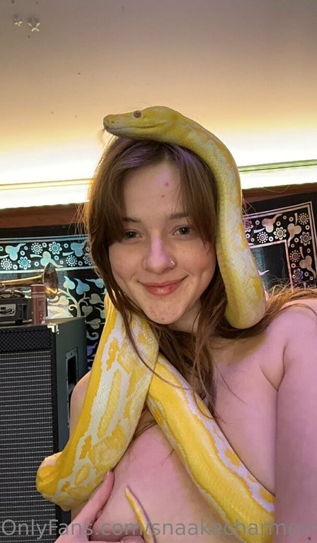 Snaakecharmerr