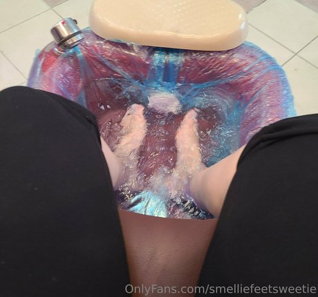 Foto di nudo di fuga di OnlyFans di Smelliefeetsweetie