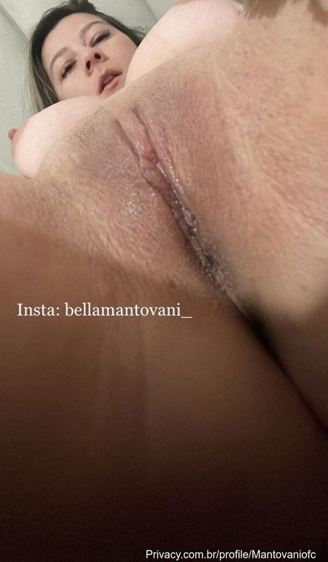 Foto di nudo di fuga di OnlyFans di Bella Mantovani