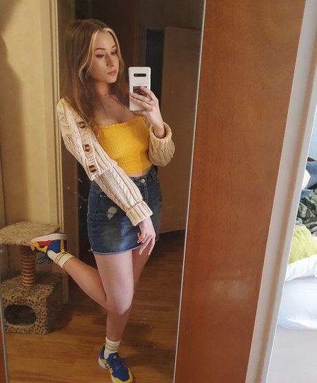 Foto di nudo di fuga di OnlyFans di Elina Twich