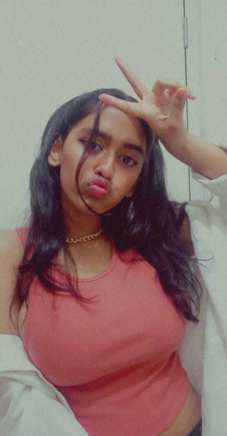 Foto di nudo di fuga di OnlyFans di Sanjana Saba