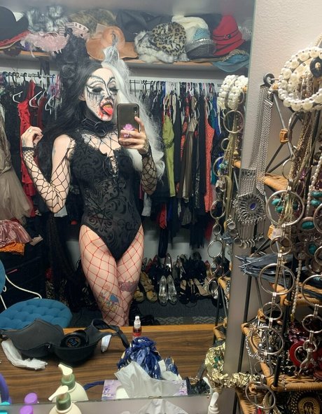 Foto di nudo di fuga di OnlyFans di Nikasaur