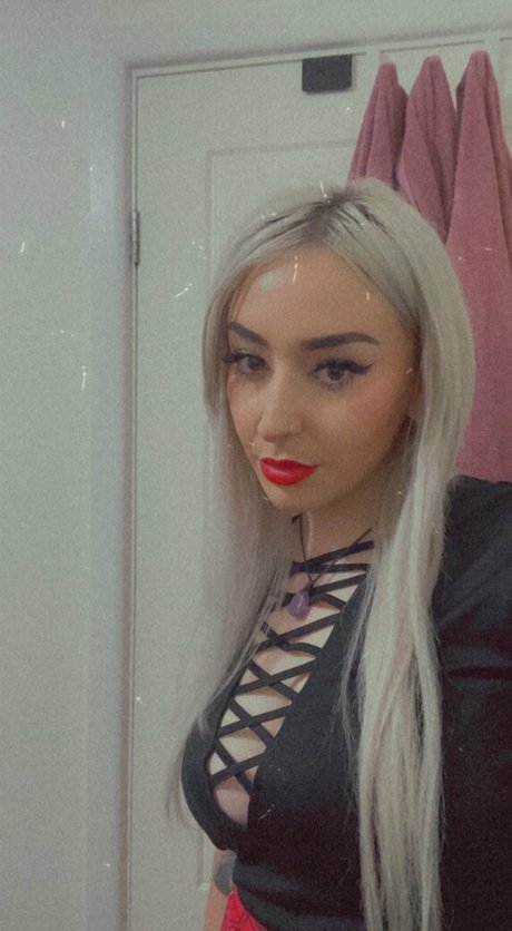 Foto di nudo di fuga di OnlyFans di Sawina
