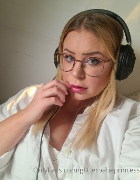 Foto di nudo di fuga di OnlyFans di Glitterbabeprincess