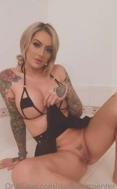 Foto di nudo di fuga di OnlyFans di Rianna Carpenter