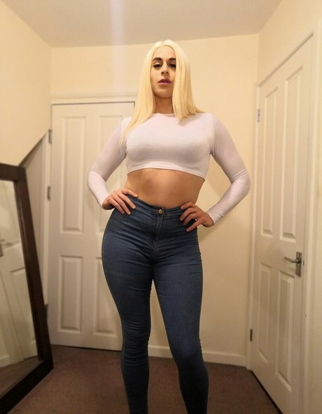 Foto di nudo di fuga di OnlyFans di Lialarosa