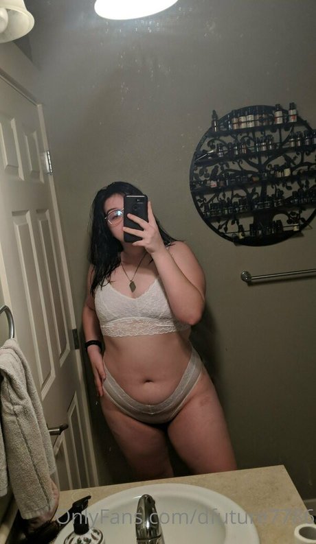 Foto di nudo di fuga di OnlyFans di Dfuture7786