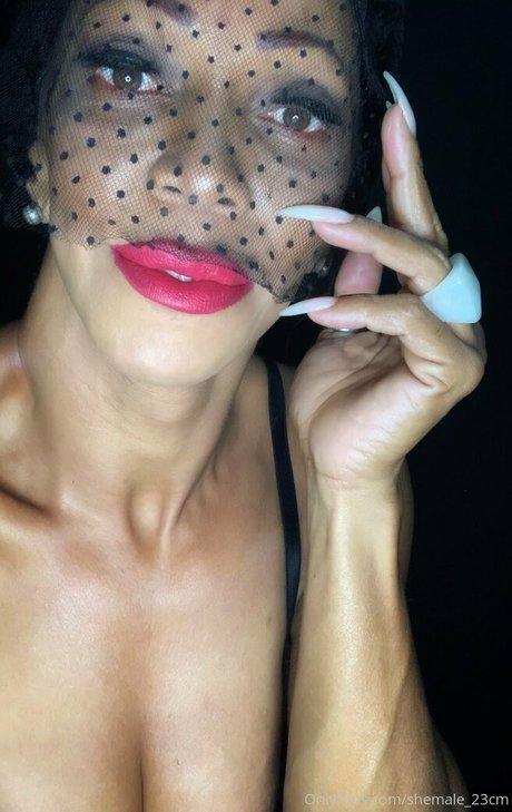 Foto di nudo di fuga di OnlyFans di Shemale23cm