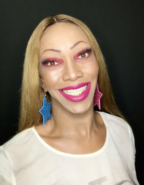 Shemale_23cm