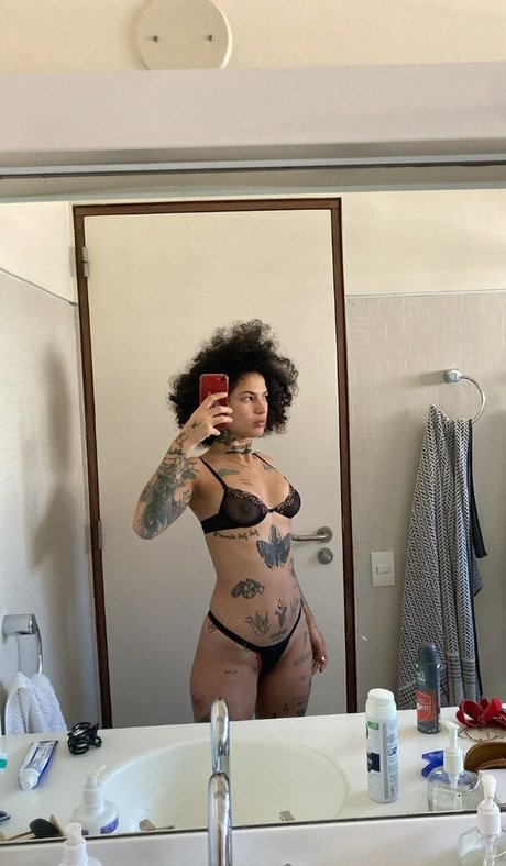 Foto di nudo di fuga di OnlyFans di Apropriad4mente