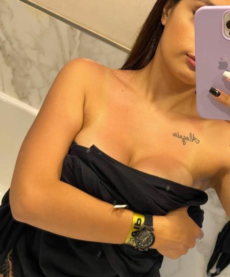 Foto di nudo di fuga di OnlyFans di Seleneitor