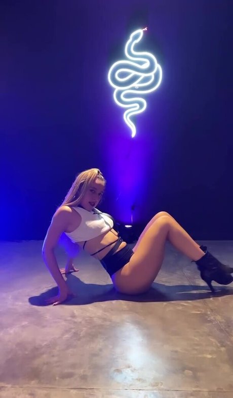 Foto di nudo di fuga di OnlyFans di Ampipenia