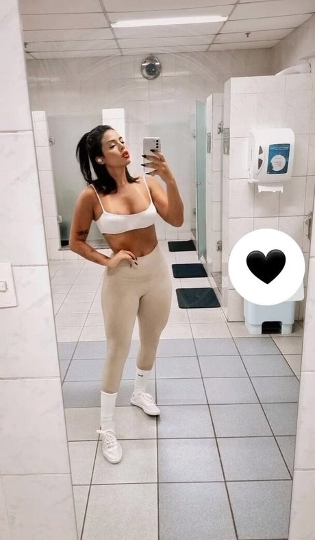 Foto di nudo di fuga di OnlyFans di Juju Bellini