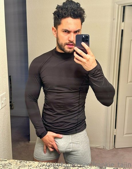 Foto di nudo di fuga di OnlyFans di Frankietajin