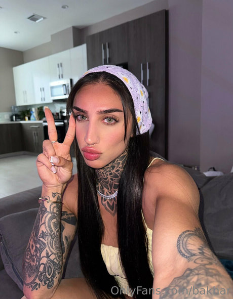 Foto di nudo di fuga di OnlyFans di Bakhar