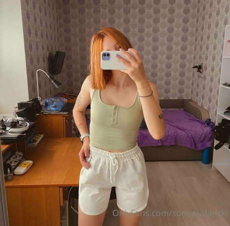 Foto di nudo di fuga di OnlyFans di Sonyasolanski