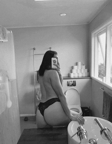 Foto di nudo di fuga di OnlyFans di Saintjessie