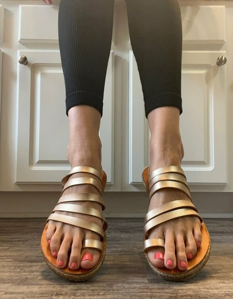 Prettyfeetandface