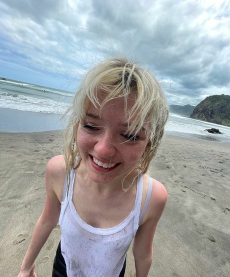 Foto di nudo di fuga di OnlyFans di Maisie Peters