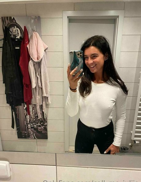 Foto di nudo di fuga di OnlyFans di Callmejuliia