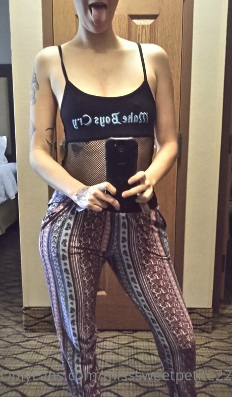 Foto di nudo di fuga di OnlyFans di Misssweetpetite22
