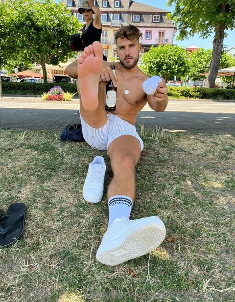 Freefootgod
