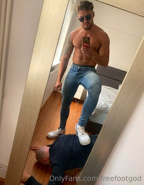 Freefootgod