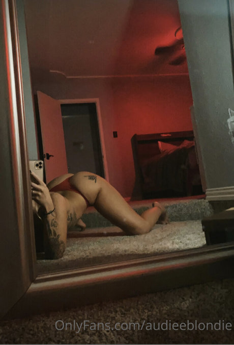 Foto di nudo di fuga di OnlyFans di Audieeblondie