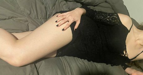 Petitesweettreatx