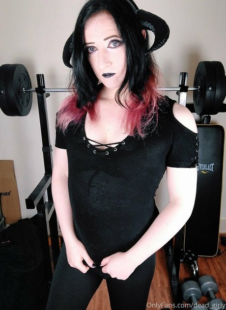 Deadgirly