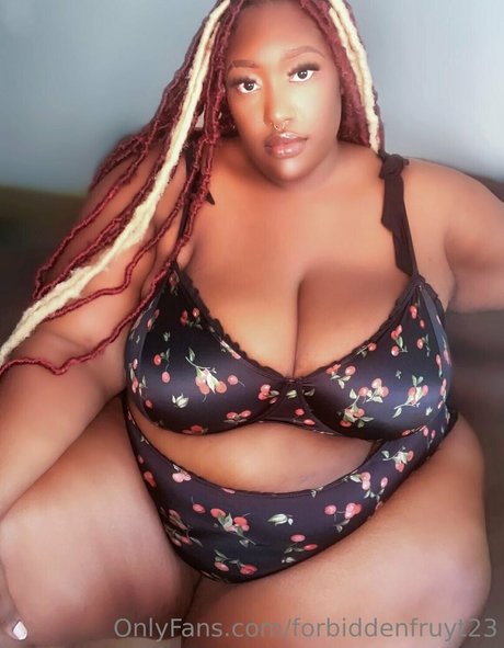 Foto di nudo di fuga di OnlyFans di Forbiddenfruyt23