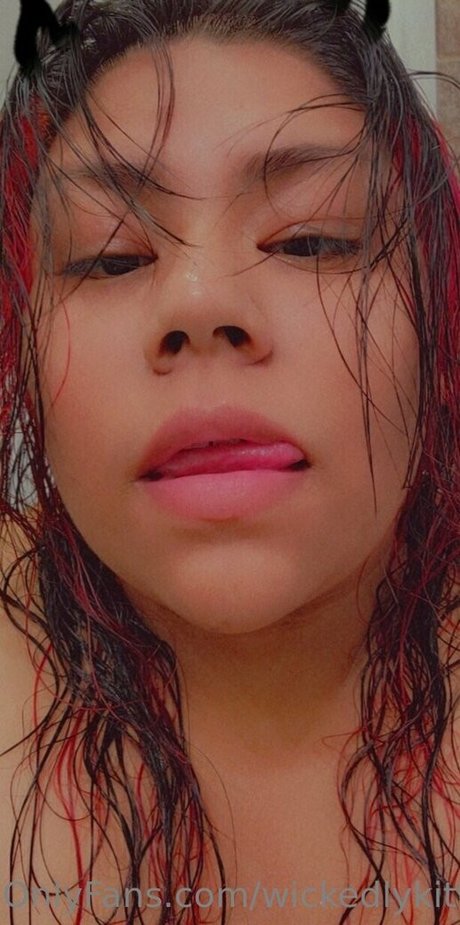 Foto di nudo di fuga di OnlyFans di Wickedlykitten