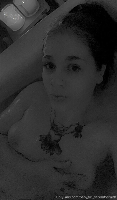 Foto di nudo di fuga di OnlyFans di Serenitysapphire808