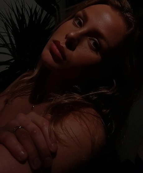 Foto di nudo di fuga di OnlyFans di Sophie Pettifer