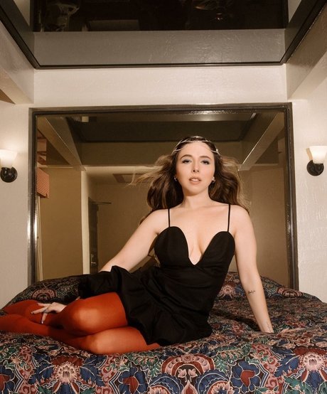 Foto di nudo di fuga di OnlyFans di Esther Povitsky