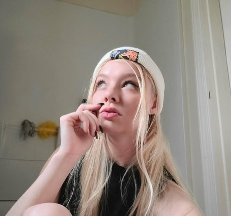 Foto di nudo di fuga di OnlyFans di Sativaskies