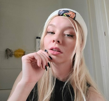 Foto di nudo di fuga di OnlyFans di Sativaskies
