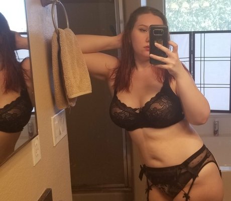 Foto di nudo di fuga di OnlyFans di Enterthelunaverse