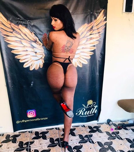 Foto di nudo di fuga di OnlyFans di Carine Kishi
