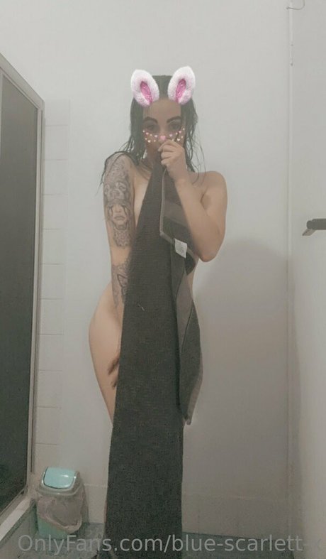 Foto di nudo di fuga di OnlyFans di Bluescarlettx
