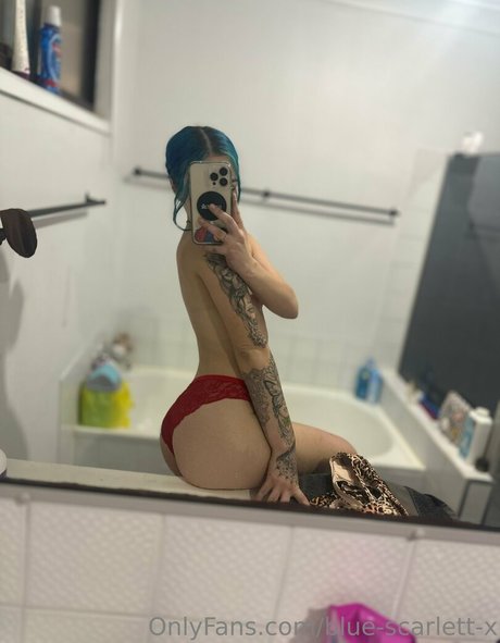 Foto di nudo di fuga di OnlyFans di Bluescarlettx