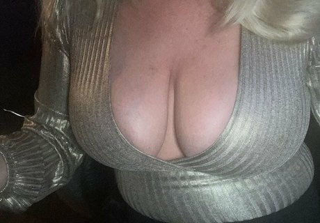 Foto di nudo di fuga di OnlyFans di Uniquilyyours