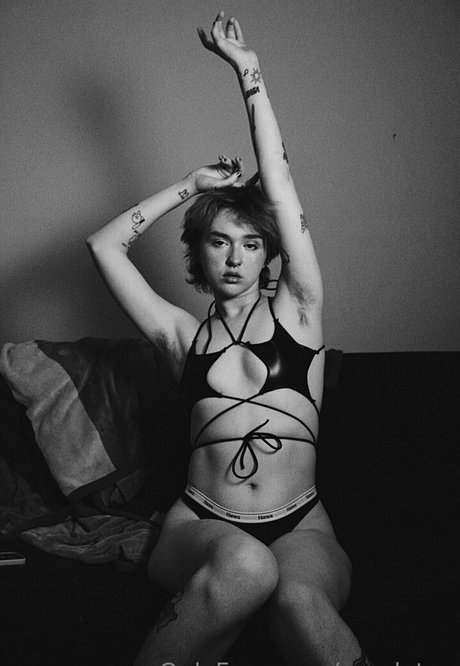 Foto di nudo di fuga di OnlyFans di Marlotov
