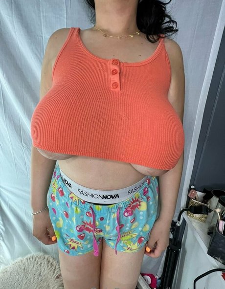 Busty_lyra