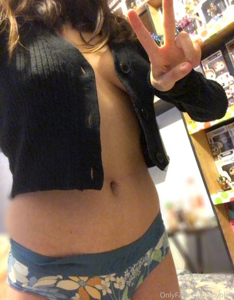 Foto di nudo di fuga di OnlyFans di Yoyolen