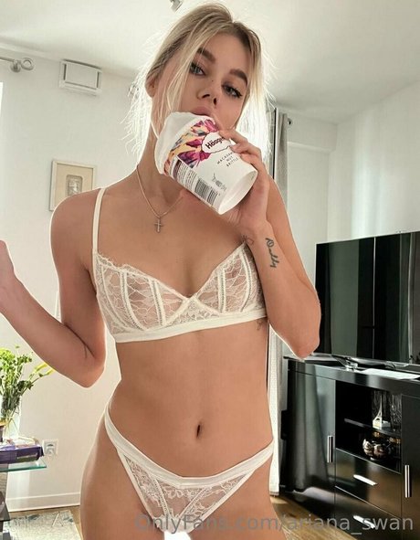 Foto di nudo di fuga di OnlyFans di Arianaswan