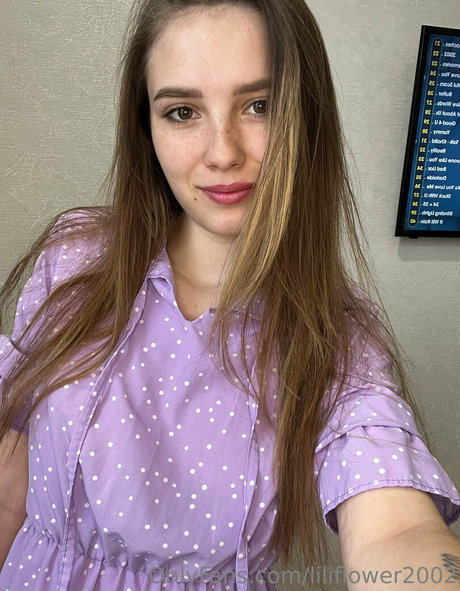 Foto di nudo di fuga di OnlyFans di Liliflower2002