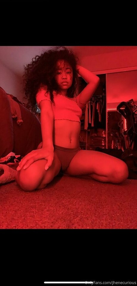 Foto di nudo di fuga di OnlyFans di Jhenecurious