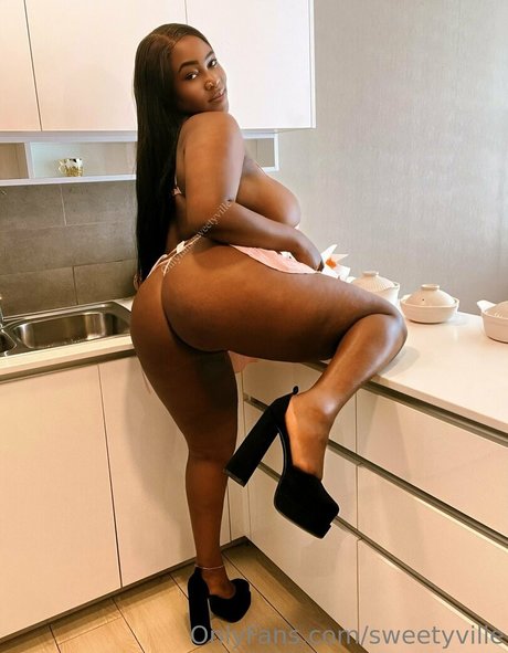 Foto di nudo di fuga di OnlyFans di Sweetyville